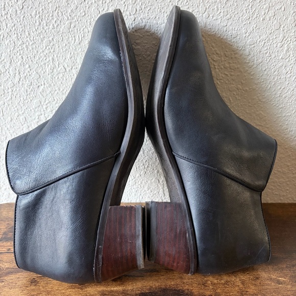 Vionic Women’s 11W Wide Jolene Black Ankle Boots Weather Resistant Leather Zip - Picture 5 of 13